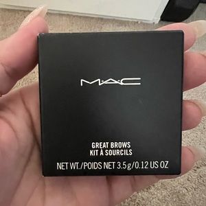 MAC Great Brows Brow Powder Trio & 2 mini brushes. BRAND NEW. Never swatched.